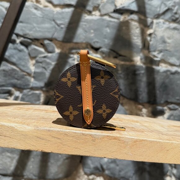 Louis Vuitton FW19 Brown Monogram Legacy Round Coin Pouch Charm - Picture 3 of 12